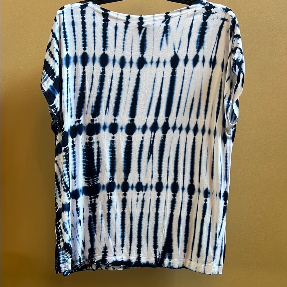 Karen Kane Blue and White Relaxed Short Sleeve Tee